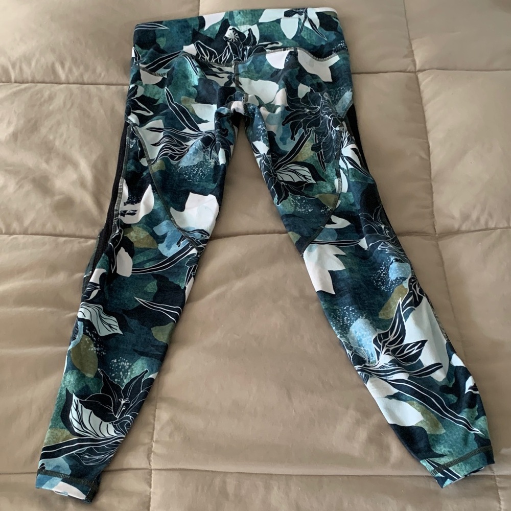 Athleta Green And Black Leaf Pattern Leggings - image 7
